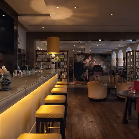 Rocco Kennedy Hotel