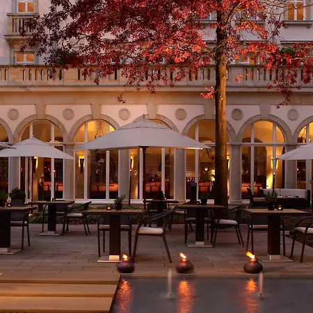 Rocco Kennedy 美因河畔法兰克福